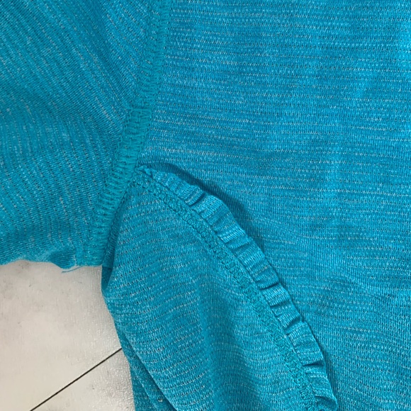 Bright blue Lululemon workout t-shirt - Picture 4 of 6